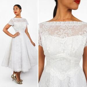 Vintage 50s White Lace Short Wedding Dress Full Tulle Skirt and Button Back | XS